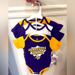 Infant Minnesota Vikings set, new with tags